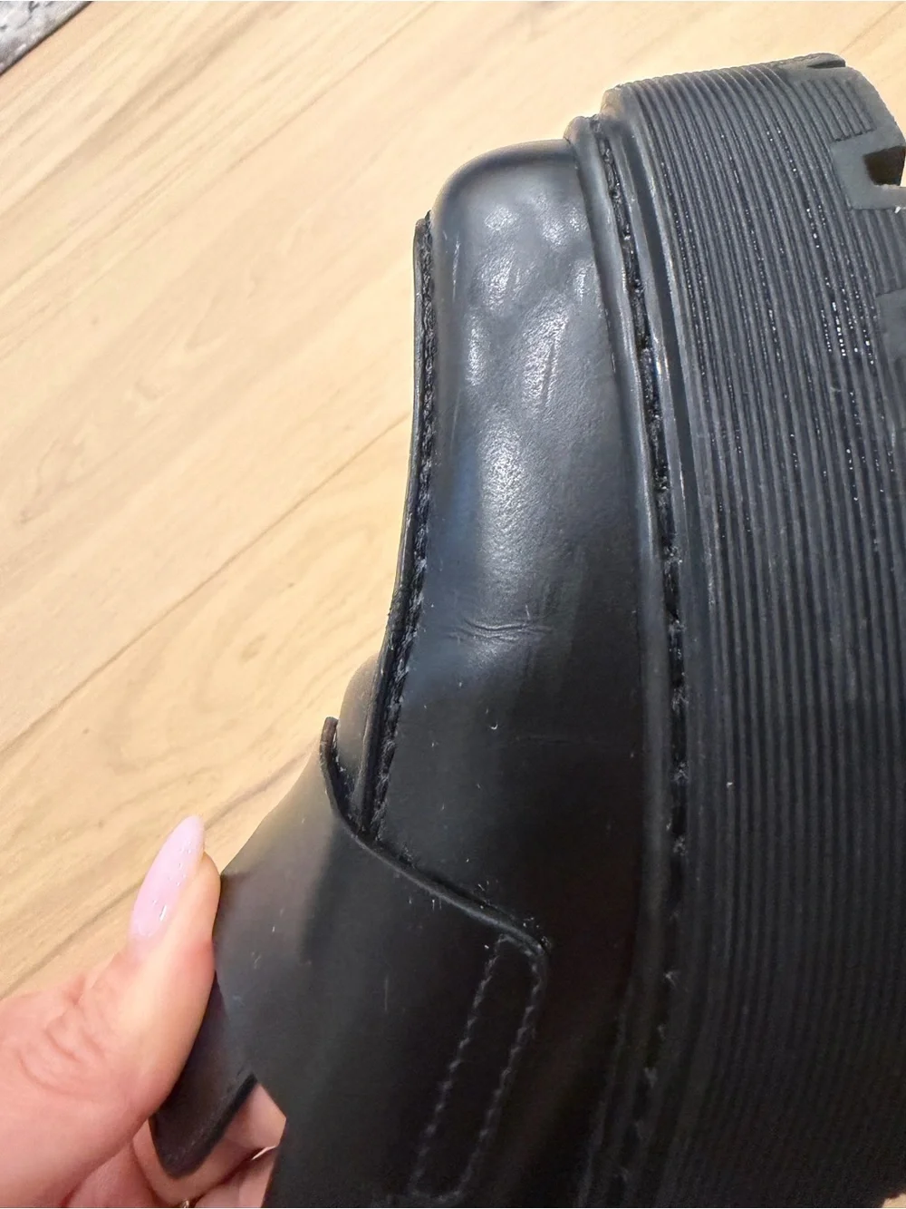 Elegant Hermes Hitch Loafers - Black Glacéd Calfskin - Size 40